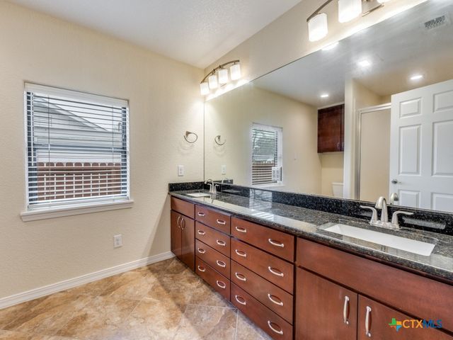 953 E Cedar Street, Seguin, TX 78155