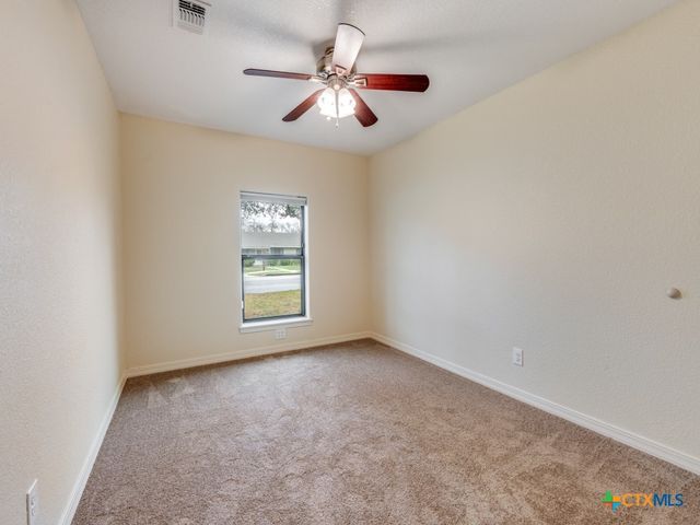 953 E Cedar Street, Seguin, TX 78155