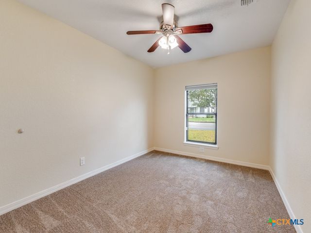 953 E Cedar Street, Seguin, TX 78155