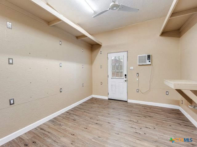 953 E Cedar Street, Seguin, TX 78155