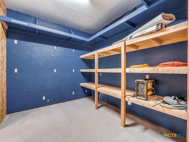 953 E Cedar Street, Seguin, TX 78155