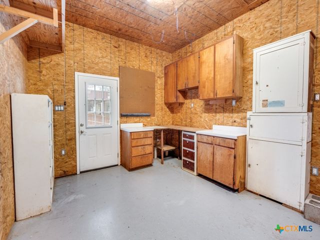 953 E Cedar Street, Seguin, TX 78155