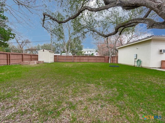 953 E Cedar Street, Seguin, TX 78155