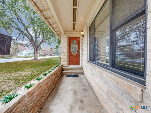 953 E Cedar Street, Seguin, TX 78155