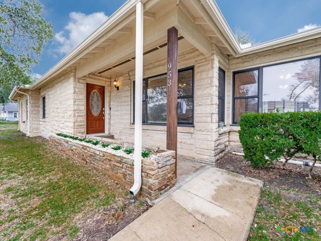 953 E Cedar Street, Seguin, TX 78155