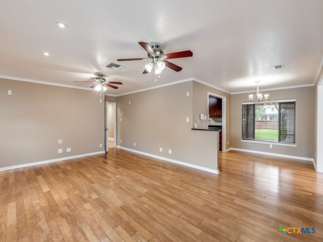 953 E Cedar Street, Seguin, TX 78155