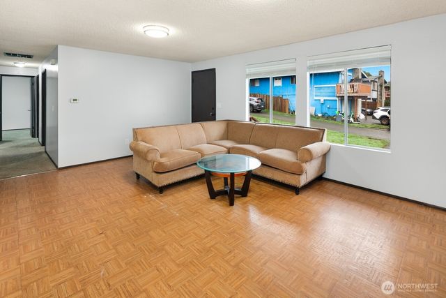 7537 44th Avenue S, Seattle, WA 98118