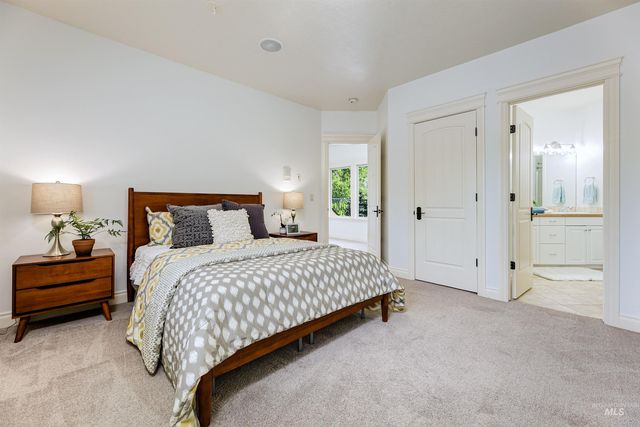 1450 E Covey Run Ct, Eagle, ID 83616