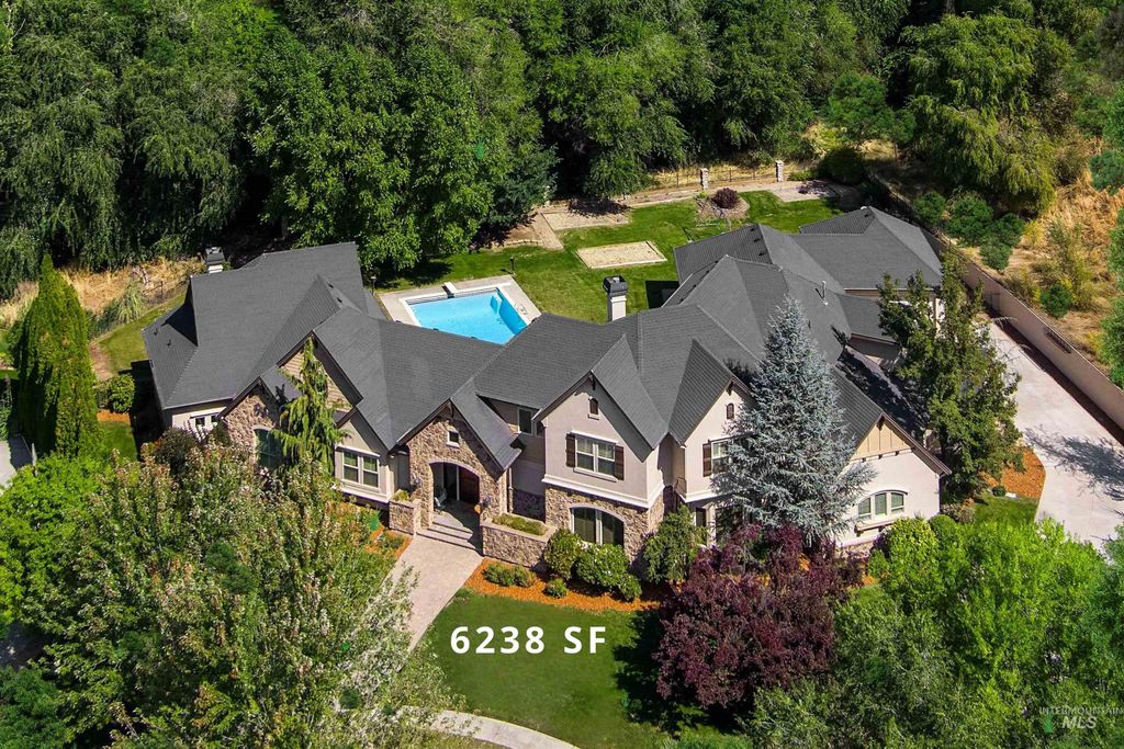 1450 E Covey Run Ct, Eagle, ID 83616