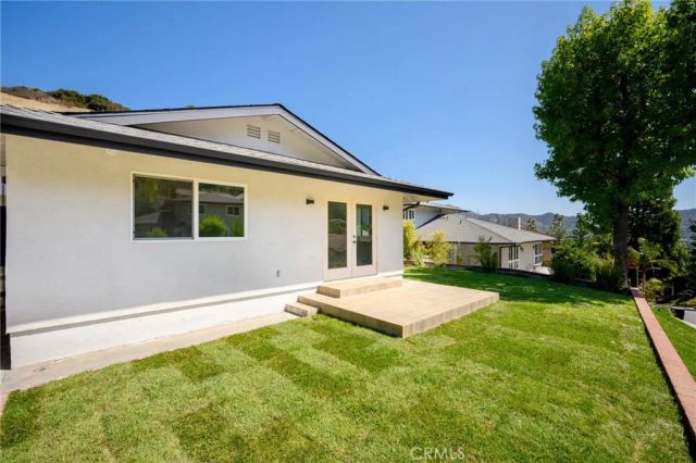 1323 Branta Drive, Glendale, CA 91208