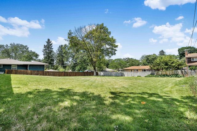 519 Wendt Avenue, East Dundee, IL 60118