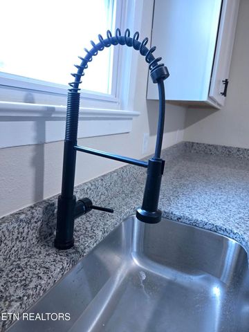 1920 Wheeler St, Knoxville, TN 37917