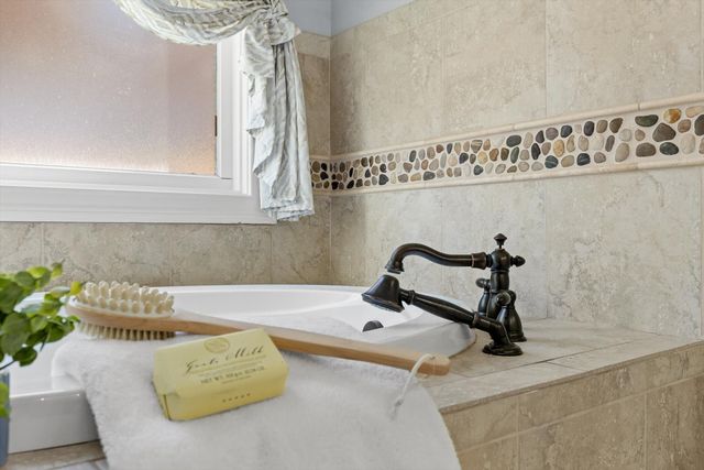 9361 Crystal Brook Drive, Apison, TN 37302