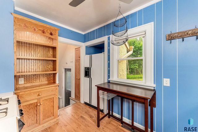 1408 E 9th St, Sioux Falls, SD 57103