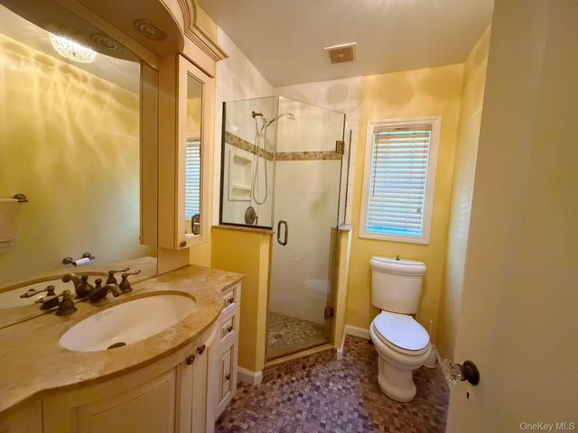 68 Woodbine Road, East Hills, NY 11577