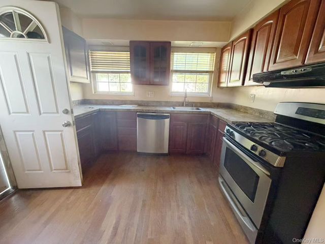68 Woodbine Road, East Hills, NY 11577