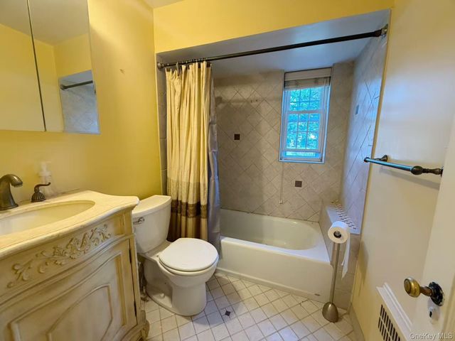 68 Woodbine Road, East Hills, NY 11577
