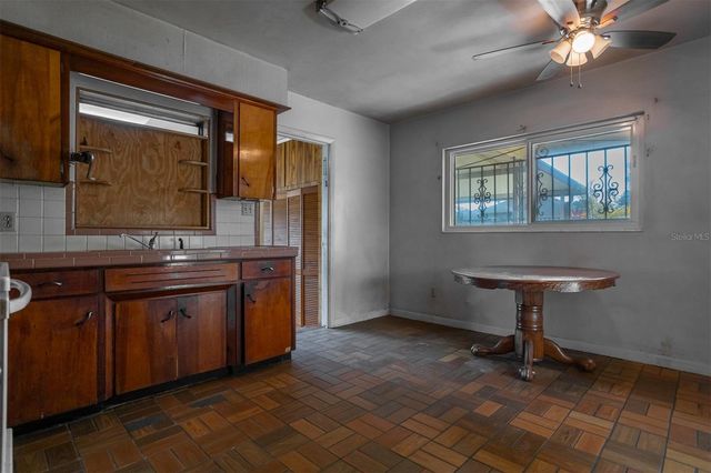 2903 W HEITER STREET, Tampa, FL 33607