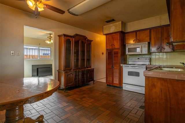 2903 W HEITER STREET, Tampa, FL 33607