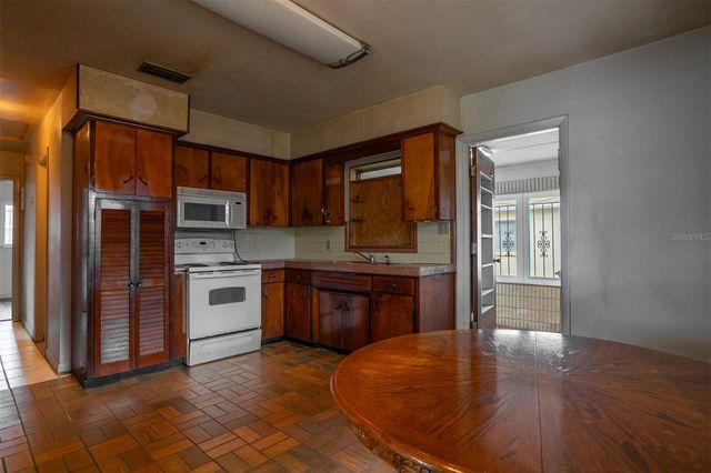 2903 W HEITER STREET, Tampa, FL 33607