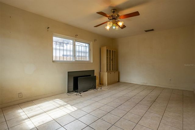 2903 W HEITER STREET, Tampa, FL 33607