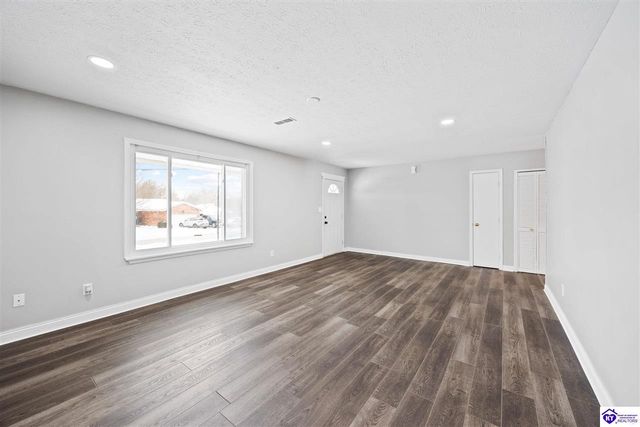 1617 W Crocus Drive, Radcliff, KY 40160