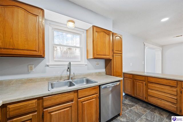 1617 W Crocus Drive, Radcliff, KY 40160