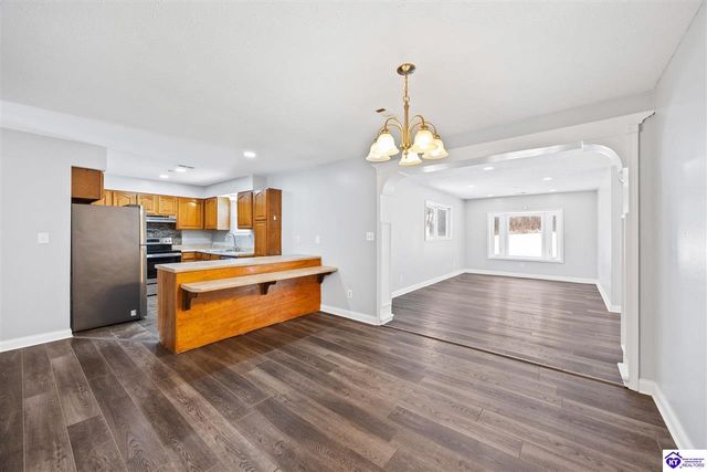 1617 W Crocus Drive, Radcliff, KY 40160