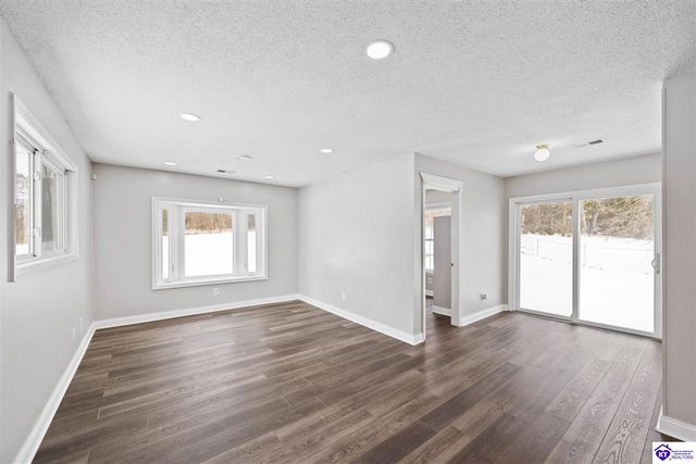 1617 W Crocus Drive, Radcliff, KY 40160