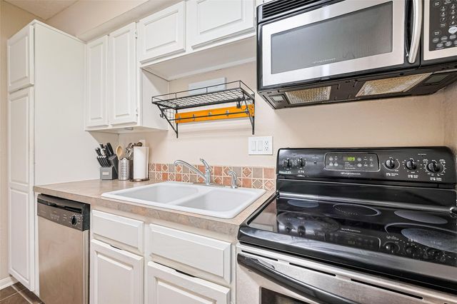 1860 White Oak Drive 334, Houston, TX 77009