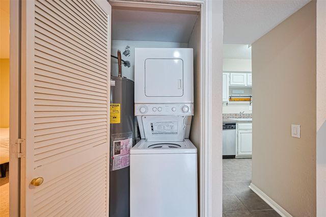 1860 White Oak Drive 334, Houston, TX 77009