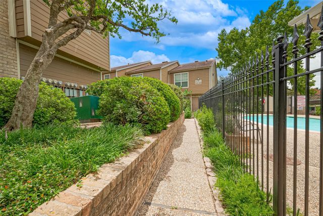 1860 White Oak Drive 334, Houston, TX 77009