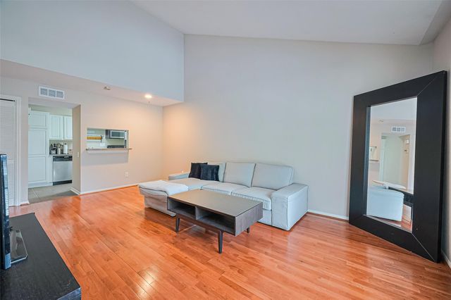 1860 White Oak Drive 334, Houston, TX 77009