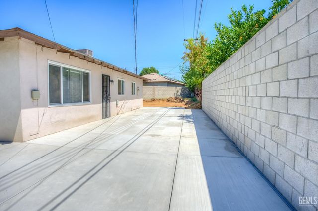 921 Hill Street, Bakersfield, CA 93306