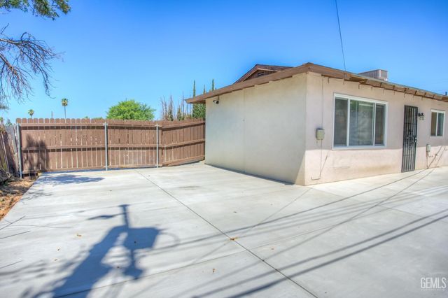 921 Hill Street, Bakersfield, CA 93306