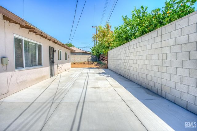 921 Hill Street, Bakersfield, CA 93306