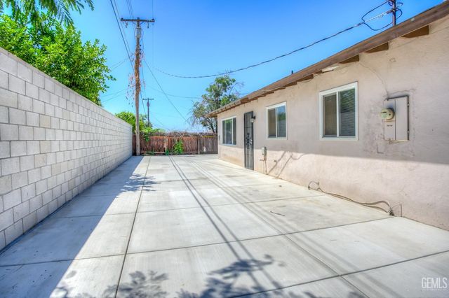 921 Hill Street, Bakersfield, CA 93306
