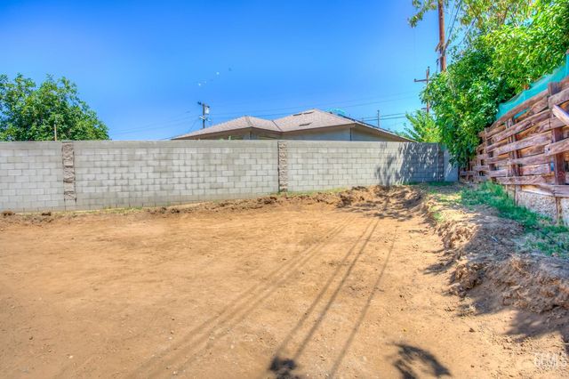 921 Hill Street, Bakersfield, CA 93306