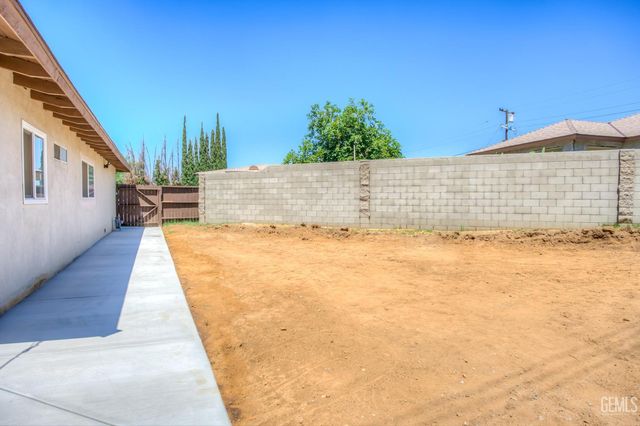 921 Hill Street, Bakersfield, CA 93306