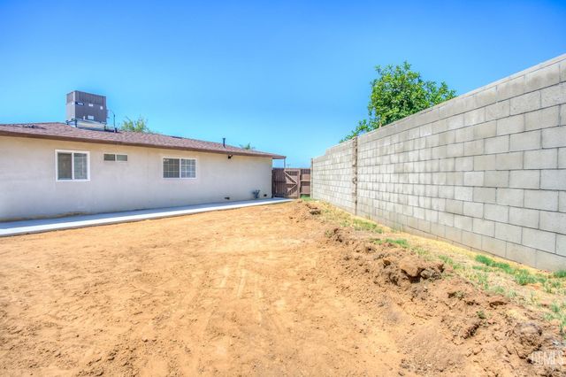 921 Hill Street, Bakersfield, CA 93306