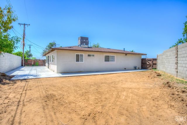 921 Hill Street, Bakersfield, CA 93306