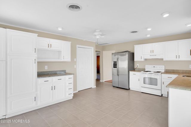 306 Saint Thomas Drive, Toms River, NJ 08757