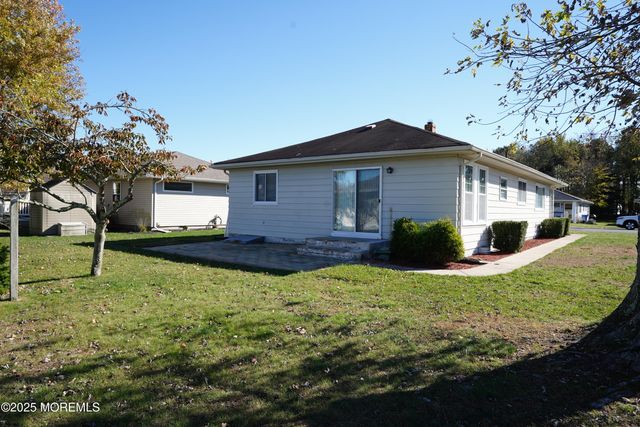 306 Saint Thomas Drive, Toms River, NJ 08757