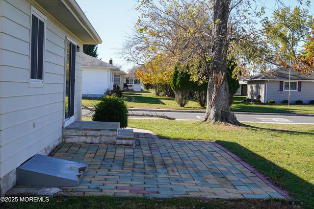 306 Saint Thomas Drive, Toms River, NJ 08757