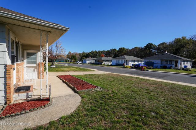 306 Saint Thomas Drive, Toms River, NJ 08757