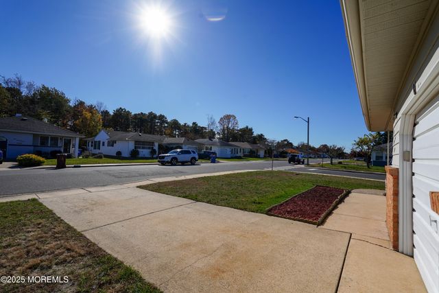 306 Saint Thomas Drive, Toms River, NJ 08757