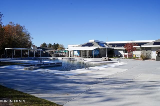 306 Saint Thomas Drive, Toms River, NJ 08757