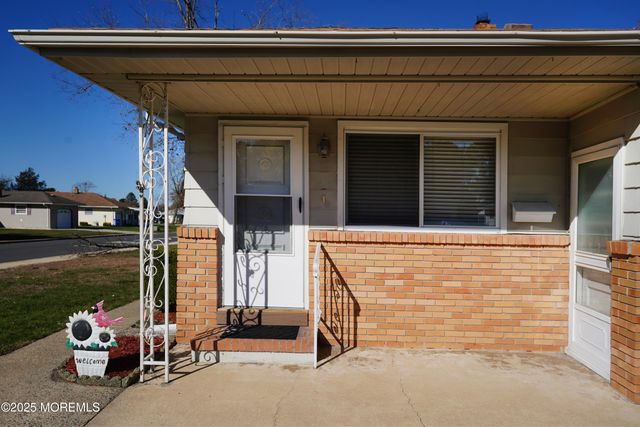 306 Saint Thomas Drive, Toms River, NJ 08757