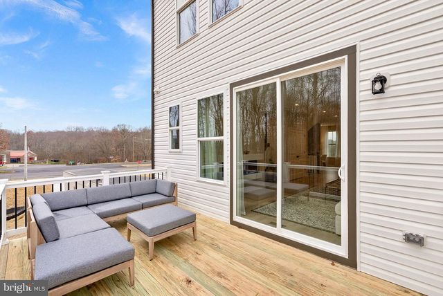 2460 MYSTIC MAROON TER, Ashburn, VA 20147