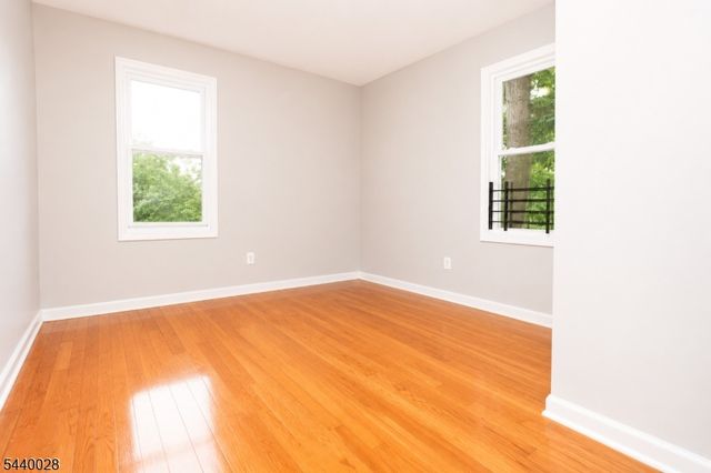 136 Dewey St, Newark City, NJ 07112